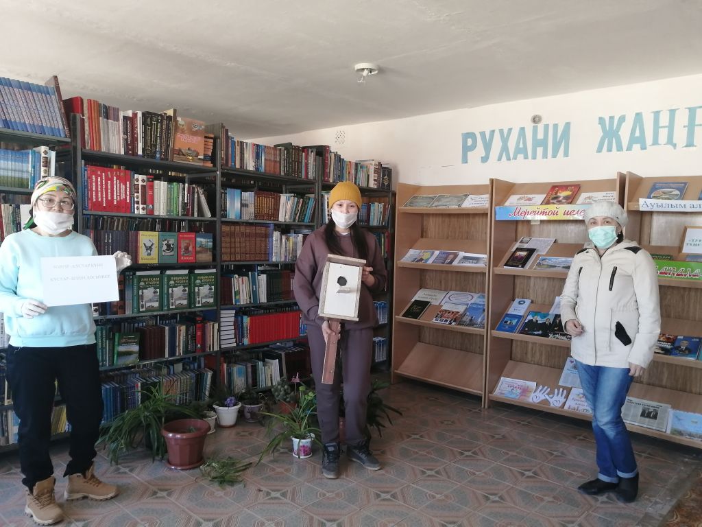 Волонтеры сделали своими руками гнездо для птиц