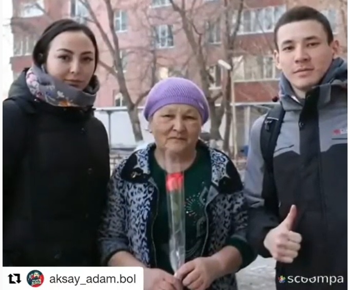 Волонтеры общественного фонда «Адам бол» поздравили милых мам, сестер с праздником