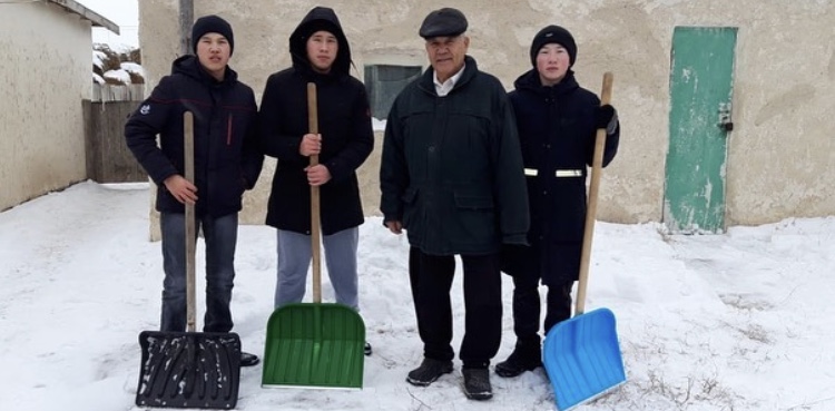 Помощь пожилым людям